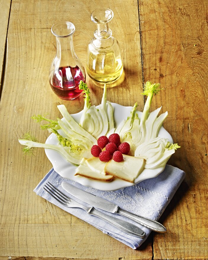 Marinierter Fenchel mit geräuchertem Ziegenkäse